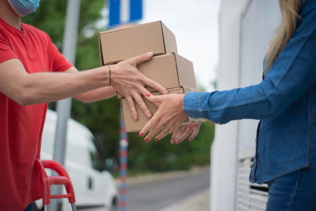 Recepción y control de mercadería en bodega logística para Ecommerce